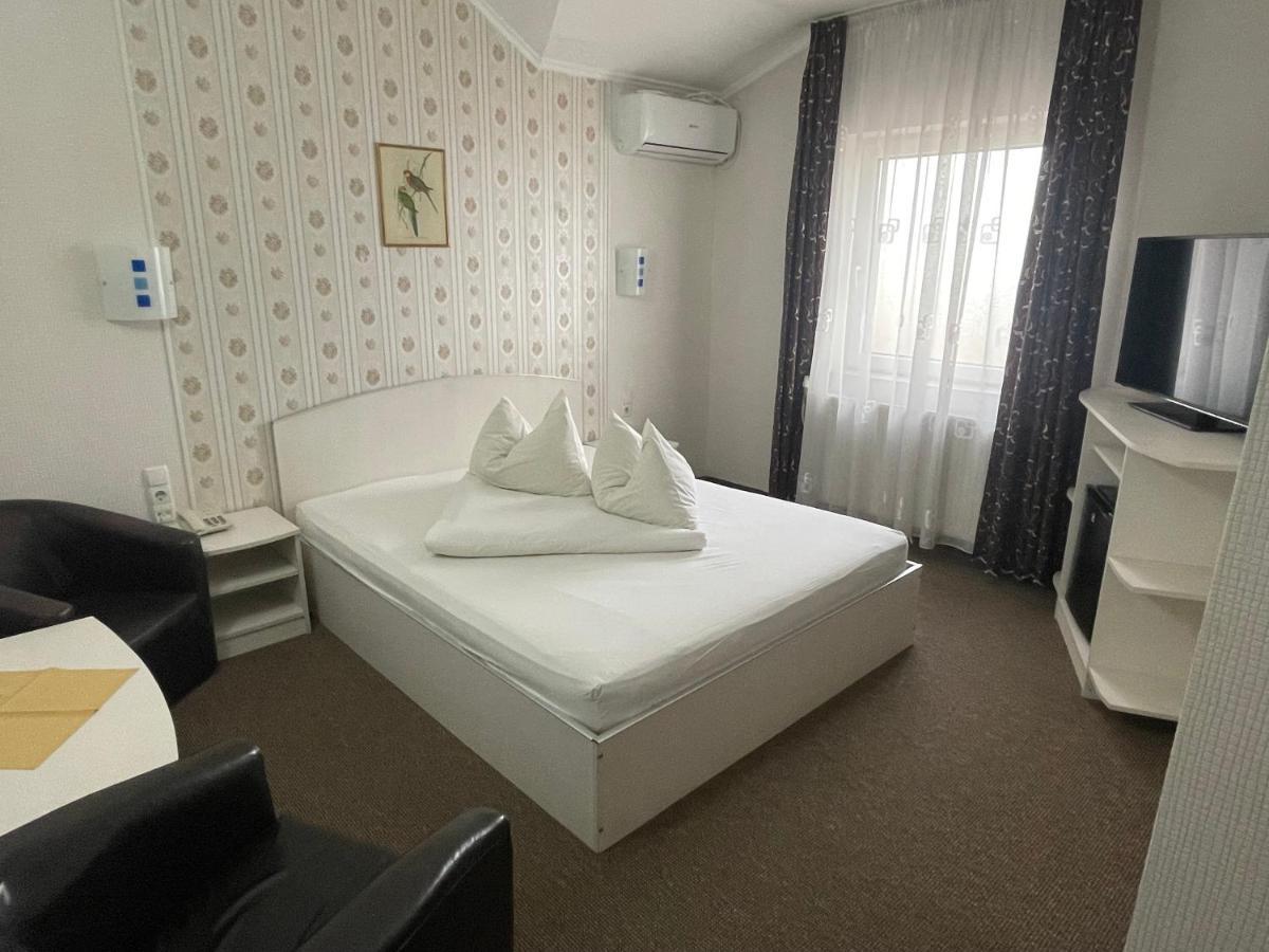 Pension Regal Satu Mare Exterior foto